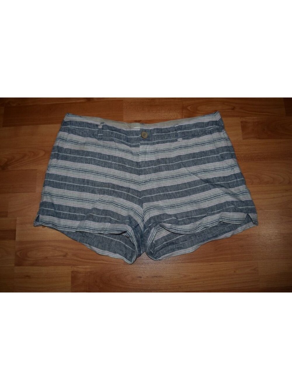 St. Tropez West  Women's Sz 8 Linen Chambray Striped Shorts